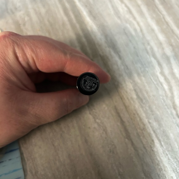 Shiseido Synchro Skin Radiant Lifting Concealer 202 Light - Picture 4 of 4